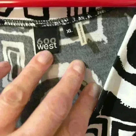 2/$10 600 west top Sz Xl. - Picture 2 of 3
